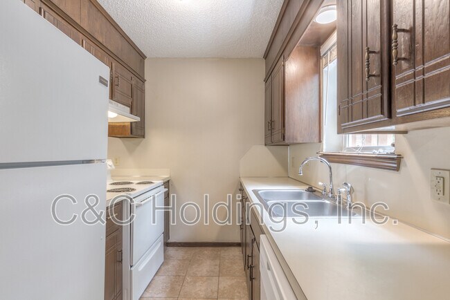 Building Photo - 644 B Earthside Drive