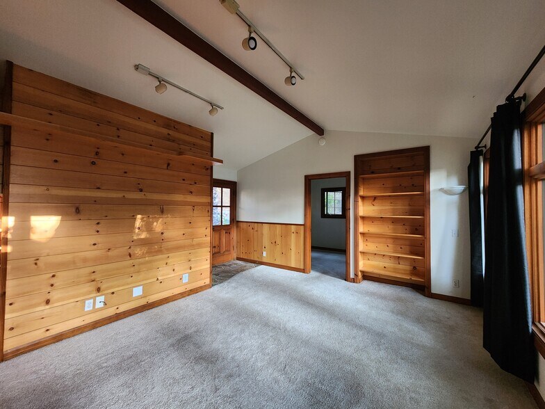 Building Photo - 9710 Mistletoe Rd