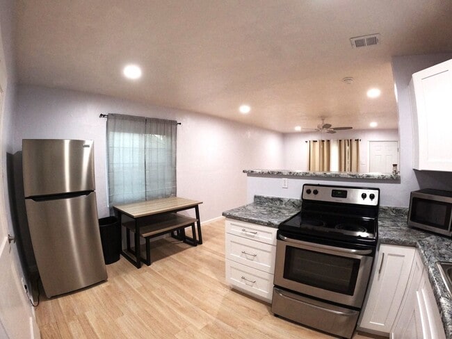 Building Photo - 1716 Princess Jeanne Dr