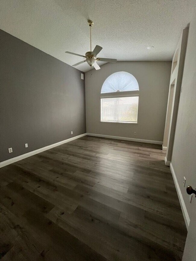 Building Photo - 8621 Willow Spring Ct