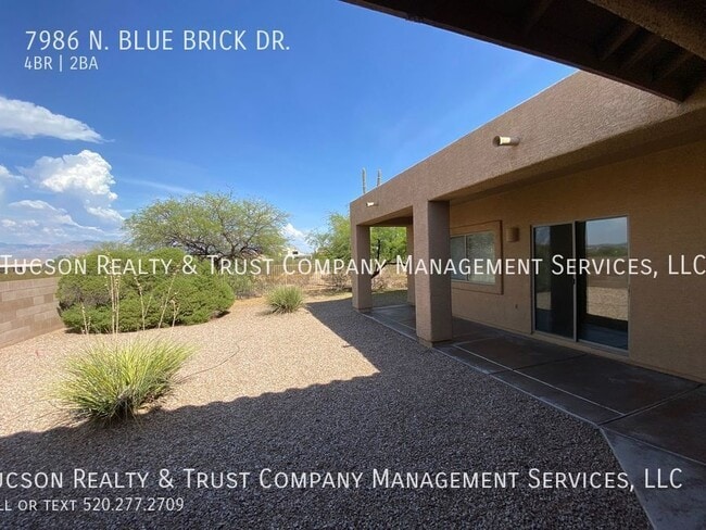 Building Photo - 7986 N Blue Brick Dr