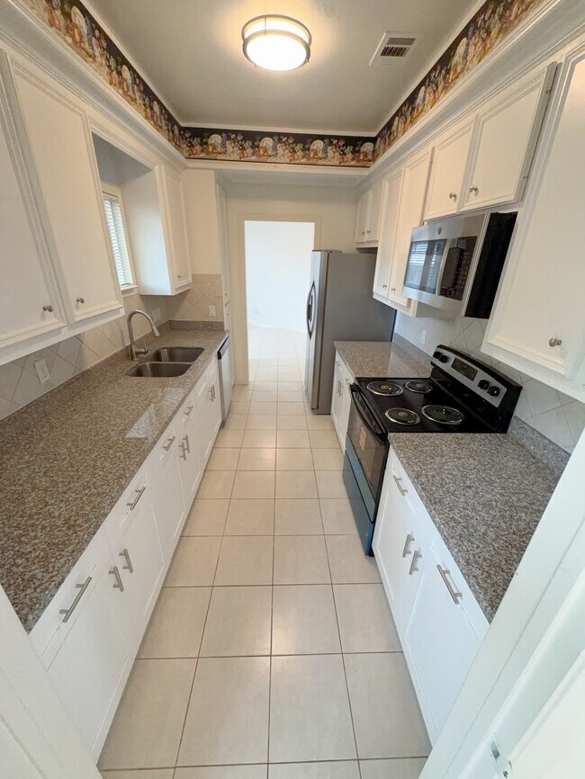 Building Photo - 11852 Taylorcrest Rd