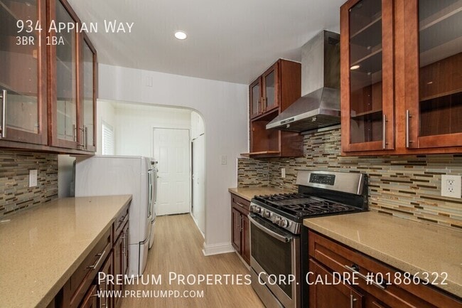 Building Photo - 934 Appian Way