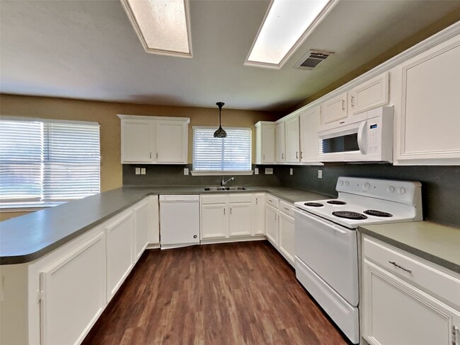 Building Photo - 149 Bristol Bend Ln