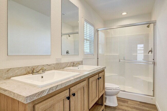 Building Photo - 10 Vandalay St