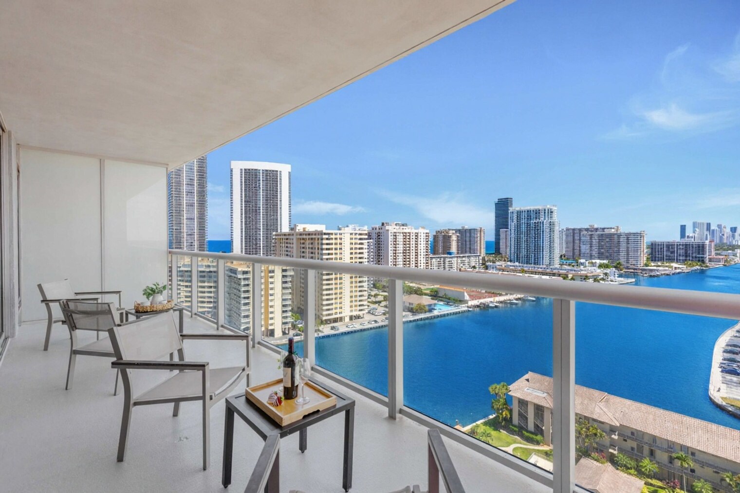 Building Photo - 2602 E Hallandale Beach Blvd