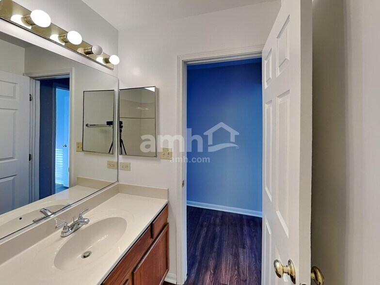 Building Photo - 2402 Wild Cherry Ct