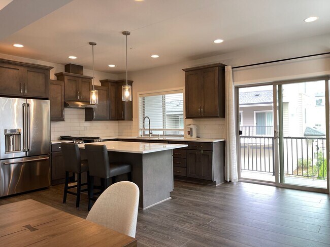 Building Photo - CLICK "REQUEST A TOUR" NOW!