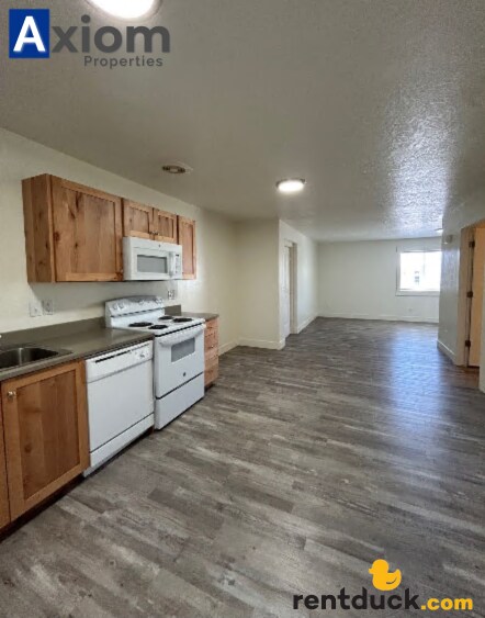 Building Photo - 1942 Brock-3