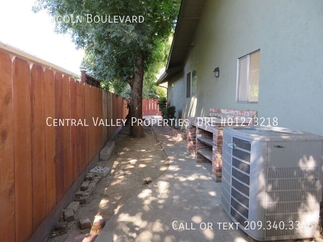Building Photo - 1314 Lincoln Blvd