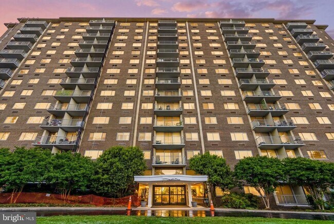 Building Photo - 2059 Huntington Ave