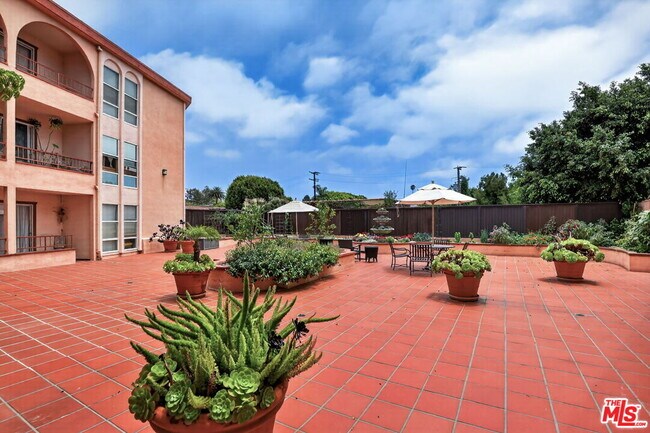 Building Photo - 2045 4th St