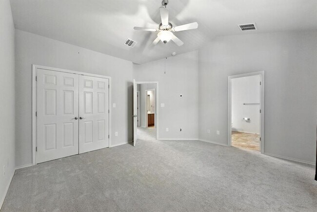 Building Photo - 512 Eberhart Ln