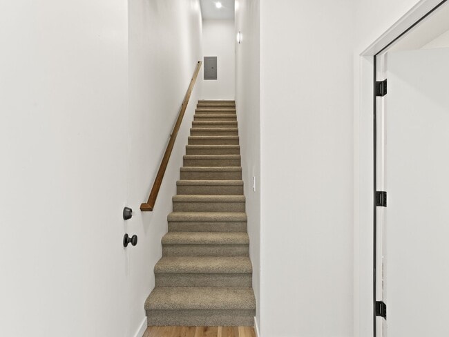 Building Photo - Vancouver Townhouses - Get 1 Month Free!