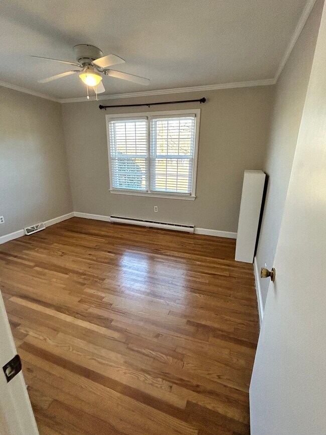 Building Photo - 208 Dalewood Dr