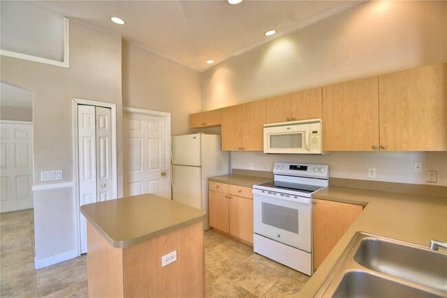Building Photo - 223 Grouper Ct