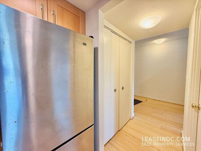 Building Photo - 1099 22nd St NW