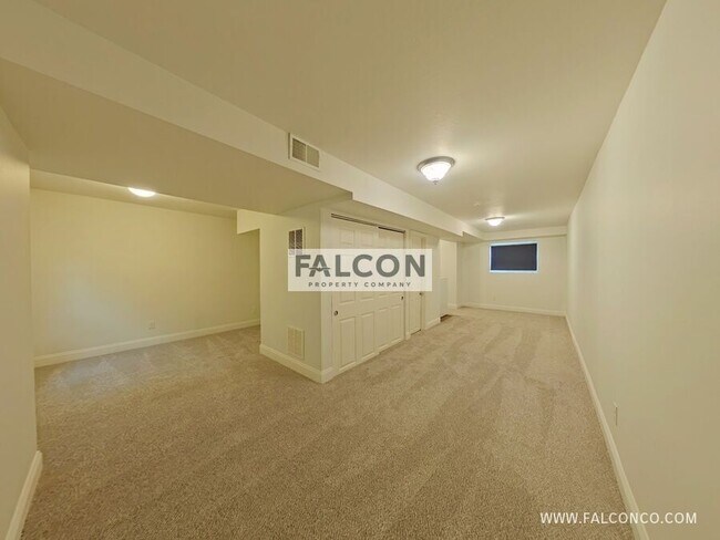 Building Photo - 673 Shooks Ln