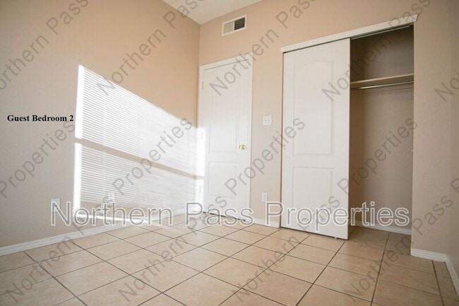 Building Photo - 3900 Kemp Ave