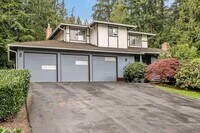 Building Photo - 4bed/2.25bath Stunning Remodeled Home on Expansive Wooded Lot in Woodinville