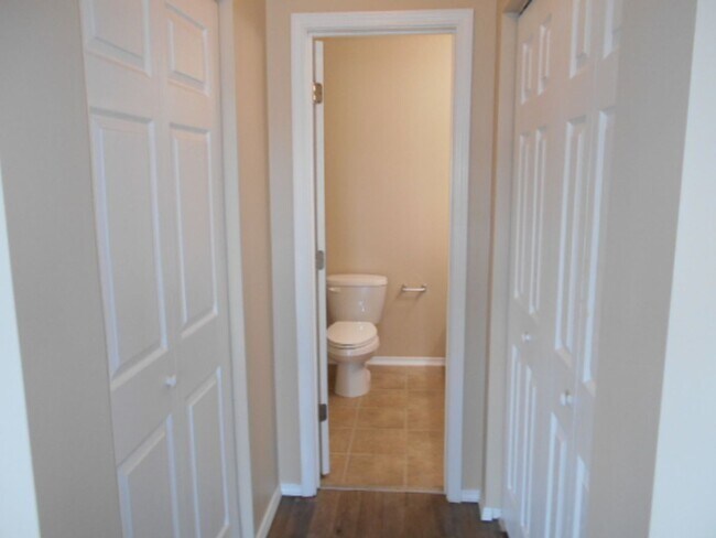 Building Photo - 3 bedroom, 3 bath townhome in Kiskadee Parke