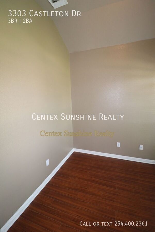 Building Photo - 3303 Castleton Dr