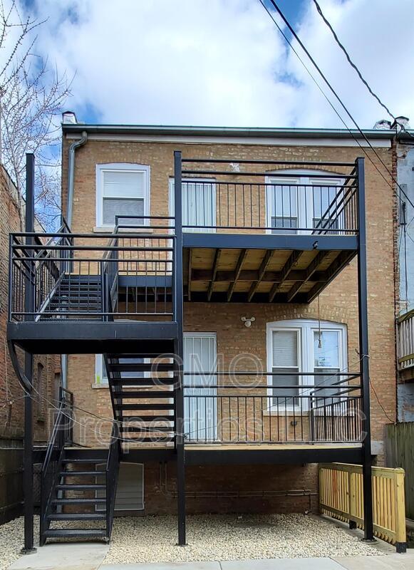 Building Photo - 822 S Karlov Ave