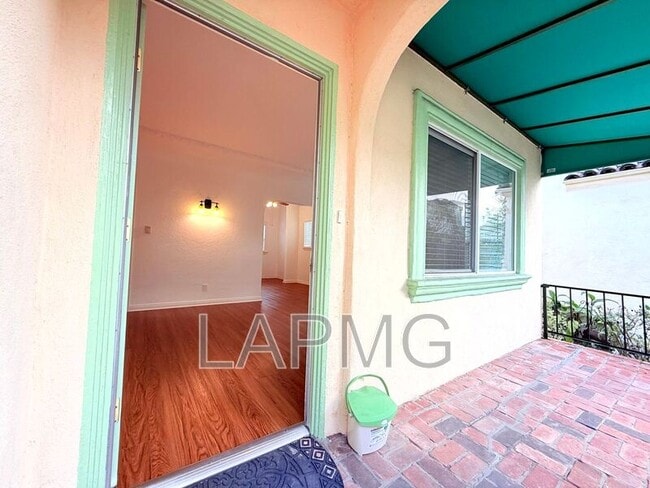 Building Photo - 2751 Pomeroy Ave