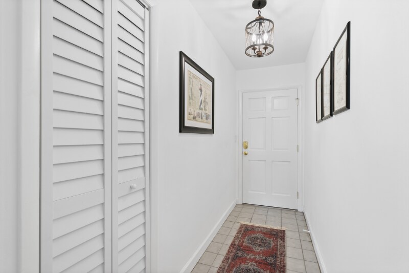 Building Photo - 22 Comares Ave