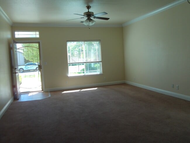 Building Photo - 1615 Bay Dr