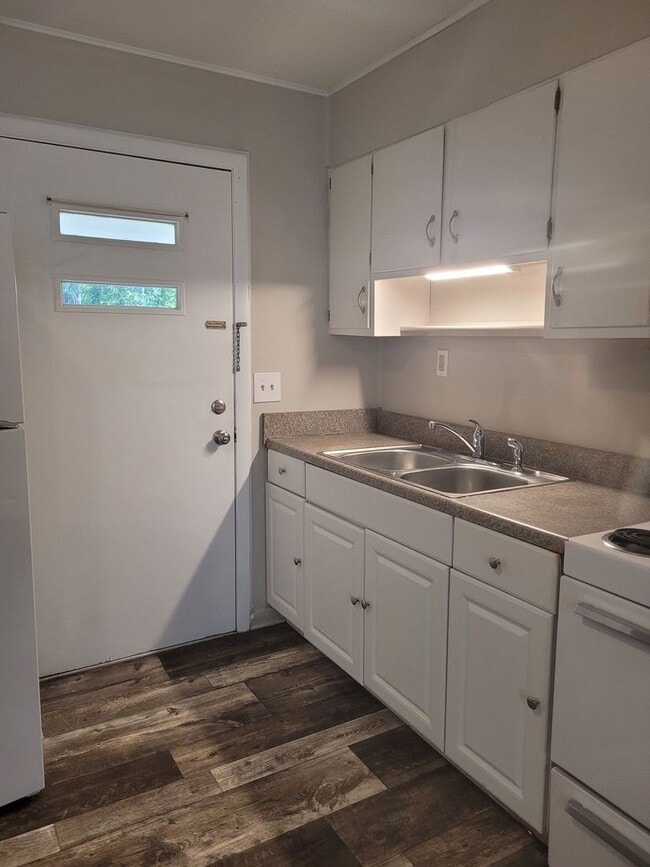Building Photo - Half Off First Month - 1 Bedroom 1 Bathroo...