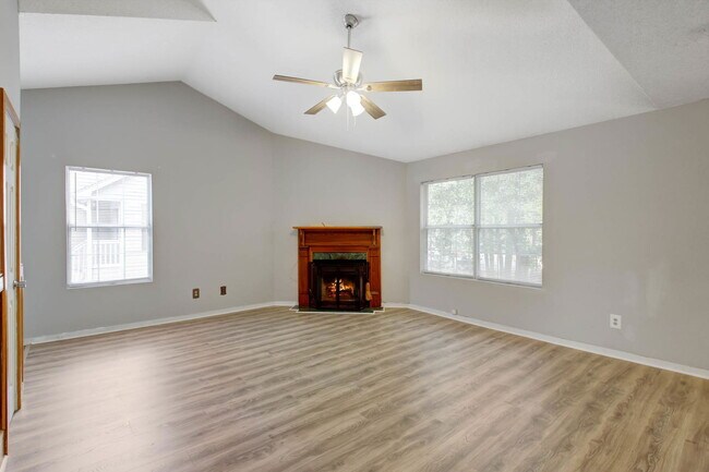Building Photo - 7945 Parklane Ct