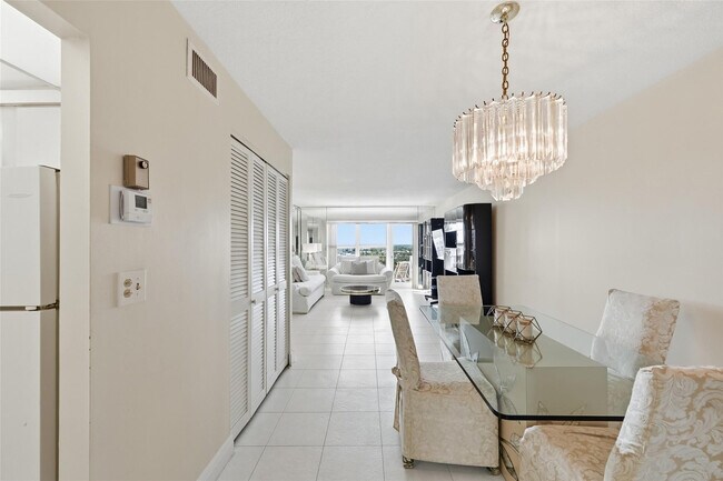 Building Photo - 405 N Ocean Blvd