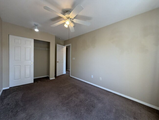 Building Photo - 5042 NE Schoeler Cir
