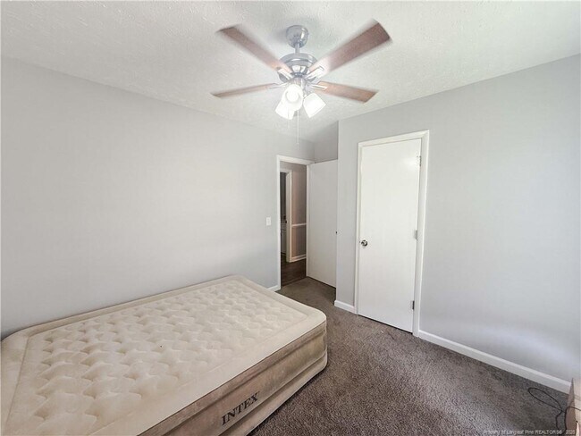 Building Photo - 1370 Worstead Dr