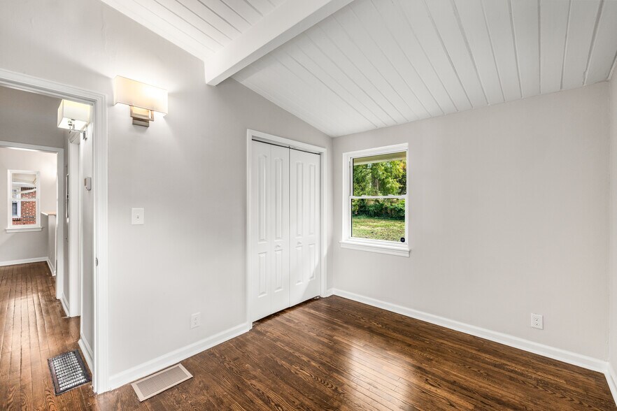Building Photo - 1185 Oakfield Dr SE