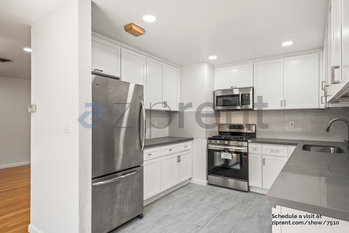 Building Photo - 1296 Albina Ave