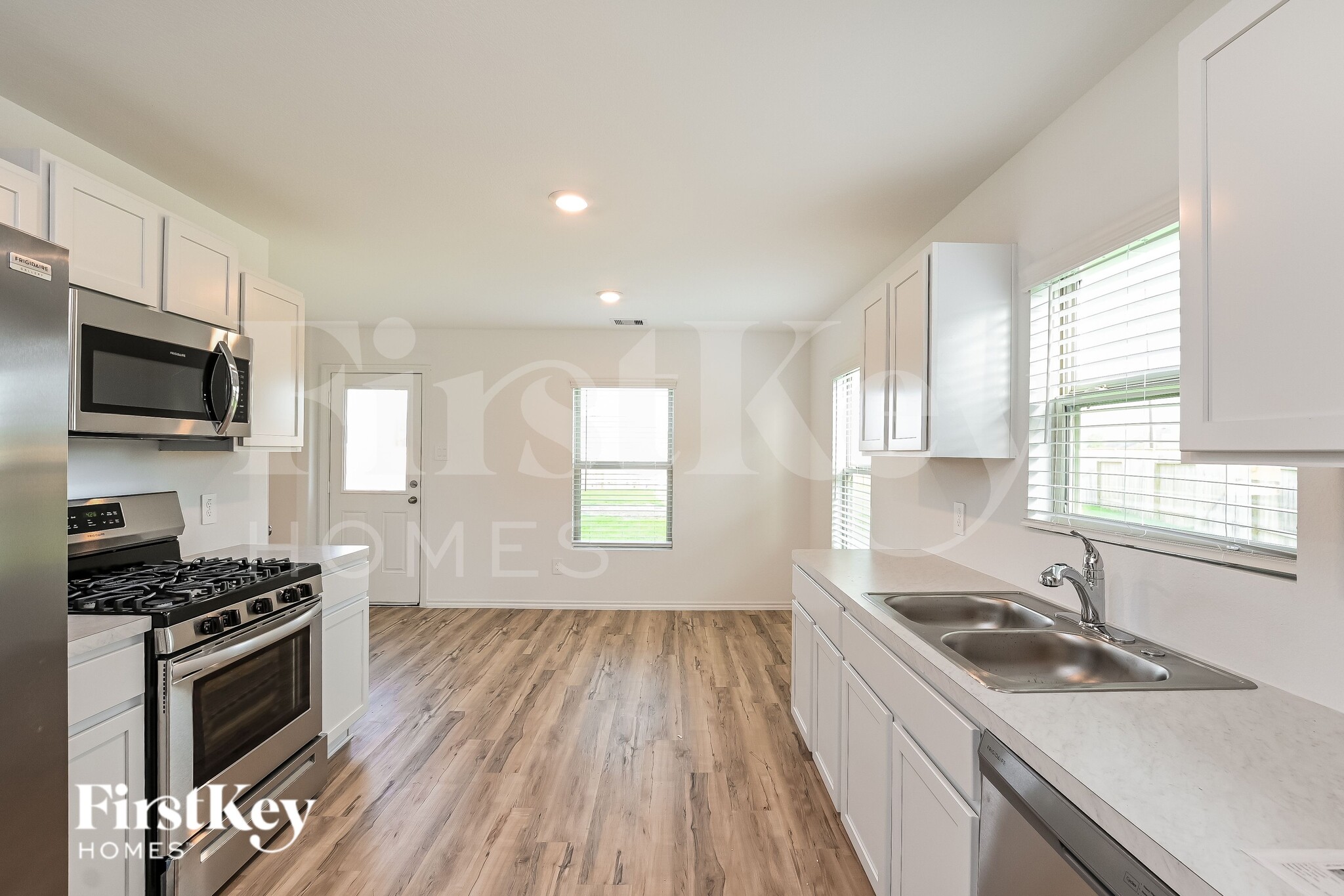 Building Photo - 302 Pickwick Gdns Ln