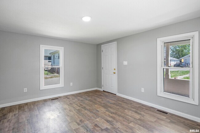 Building Photo - 1301 N Osburn Ave