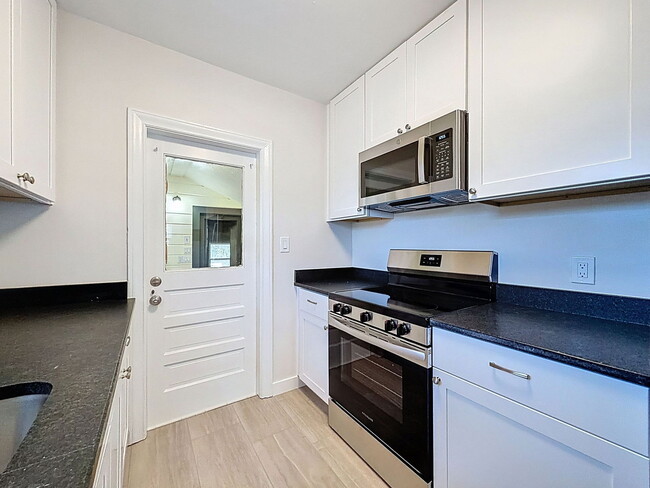 Building Photo - 3800 Dartmouth Ave N