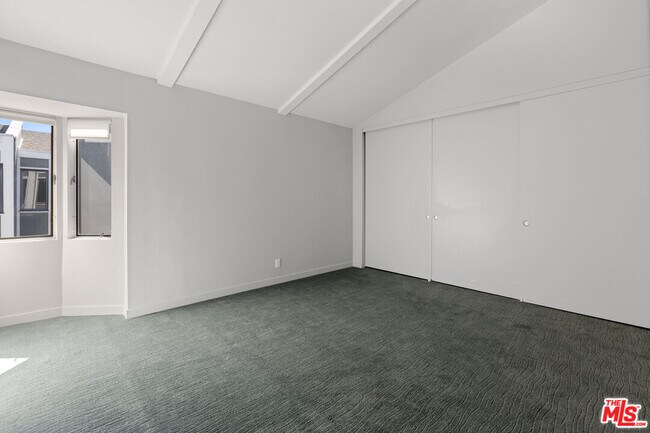 Building Photo - 1044 20th St