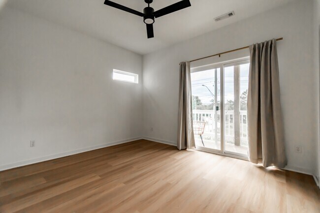 Building Photo - 1599 Brooks Ave