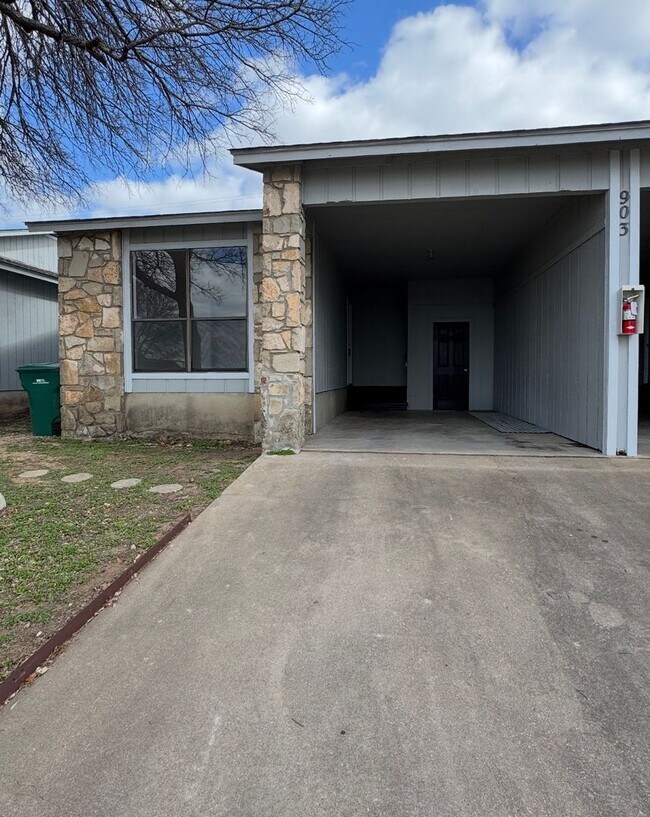 Building Photo - 905 Mayfield Dr