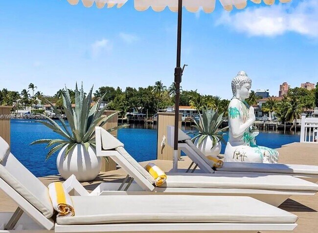 Building Photo - 2225 NE 19th St