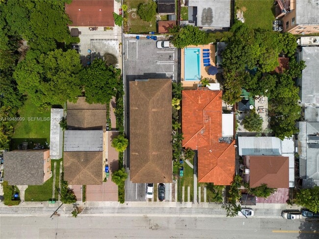 Building Photo - 979 SW 10th St