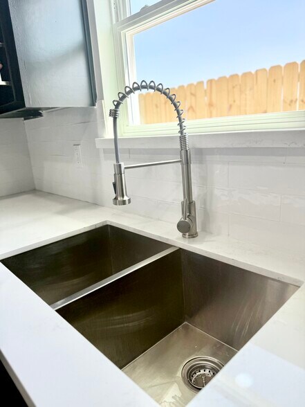 Kitchen - 2108 E Viviana St