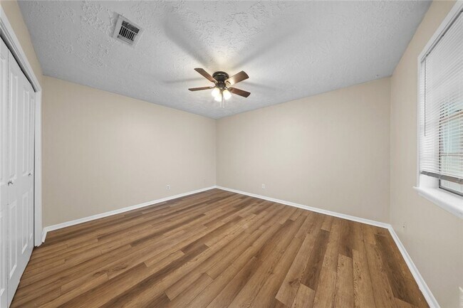 Building Photo - 1417 Hillside Dr