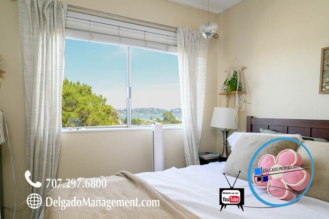 Building Photo - Sausalito living in this 2bd/2ba hillside ...