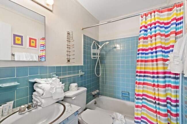 Building Photo - 2928 W Beach Blvd