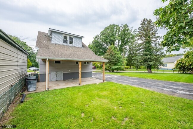 Building Photo - 58 Zeliff Ave
